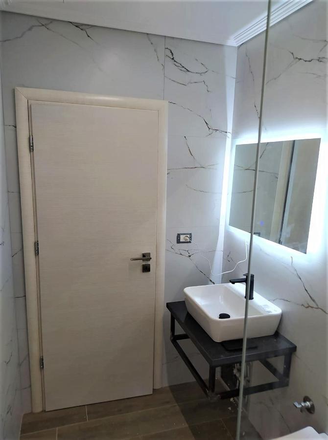 Lighting Jasminum Apartment ซารานเดอ ภายนอก รูปภาพ